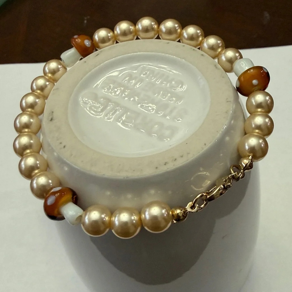 Anthropologie Pearl and Mushroom Beaded Charm Bracelet!!🔥🔥🔥 - Picture 5 of 16